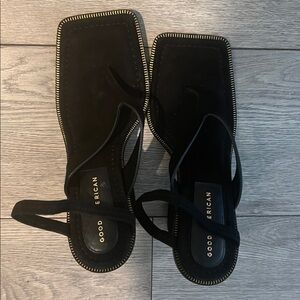 Good American Thong Zip Trim Square Toe Black Suede Sandal 7 1/2